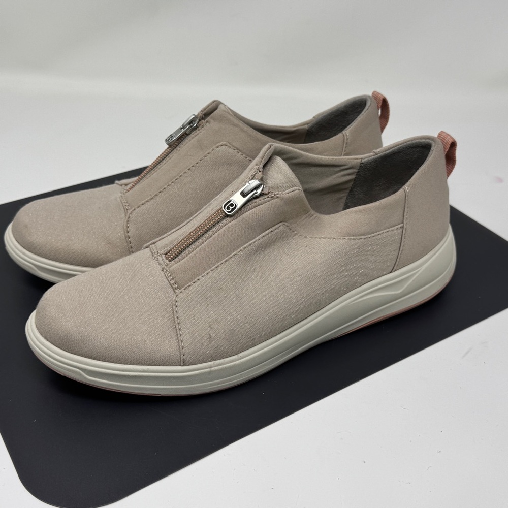 BZees Womens Take It Easy Sneaker Size 9.5 taupe  Machine Washable b zees